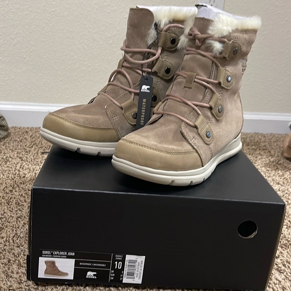 Women’s Sorel Explorer Joan NEW size 10